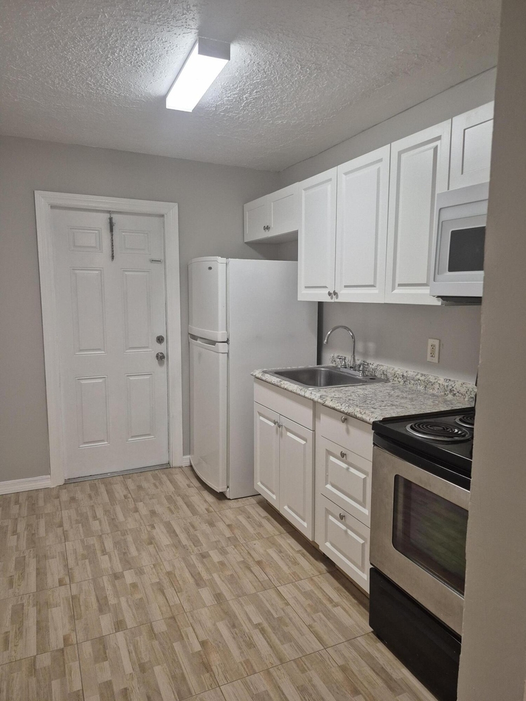 609 20th Street - Photo 3