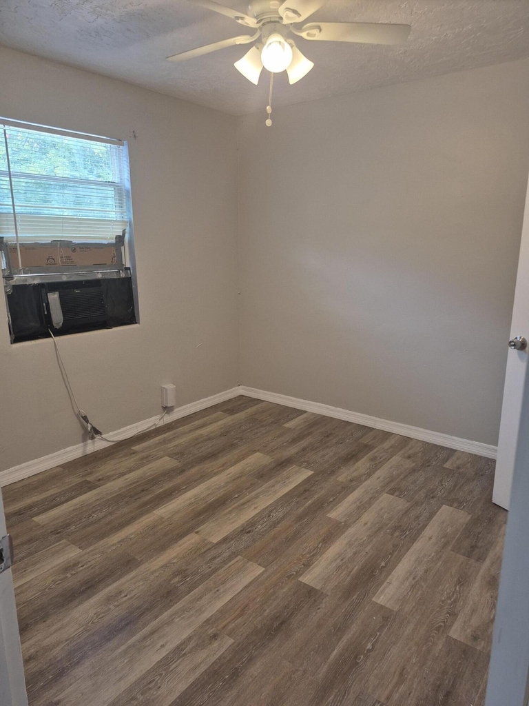 609 20th Street - Photo 7