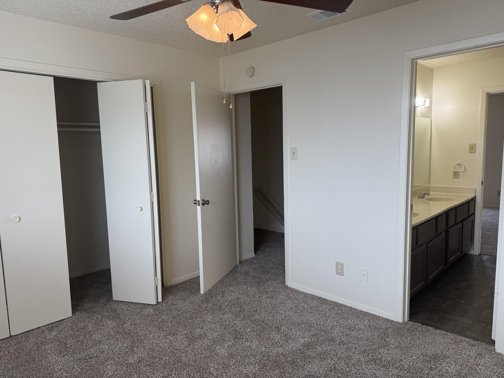 2802 Wimbledon Court - Photo 12