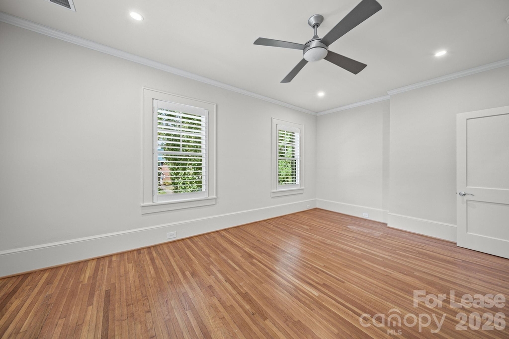 923 Henley Place - Photo 33