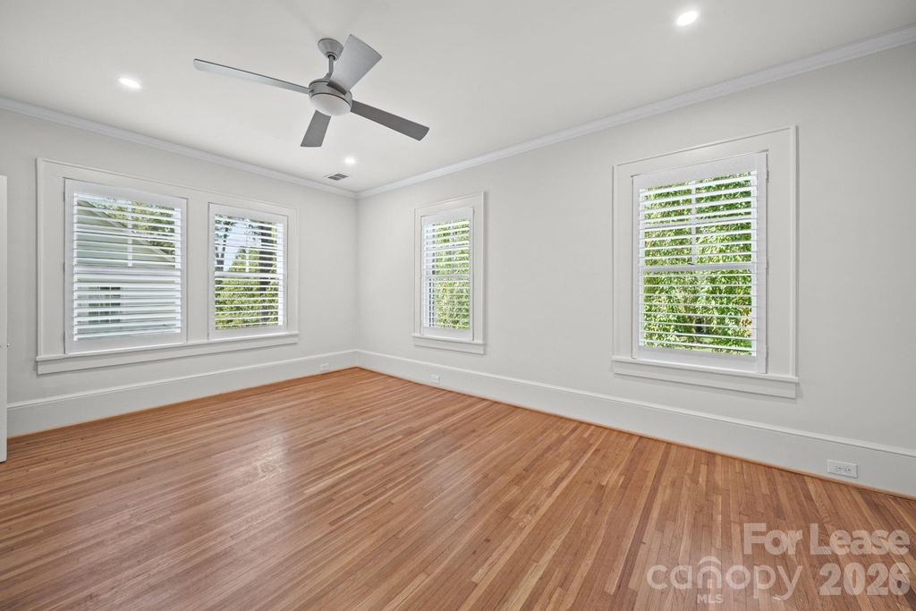 923 Henley Place - Photo 32