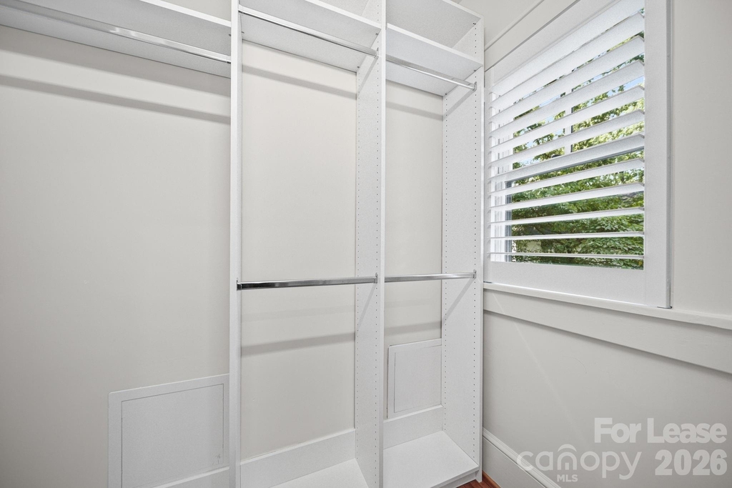 923 Henley Place - Photo 35