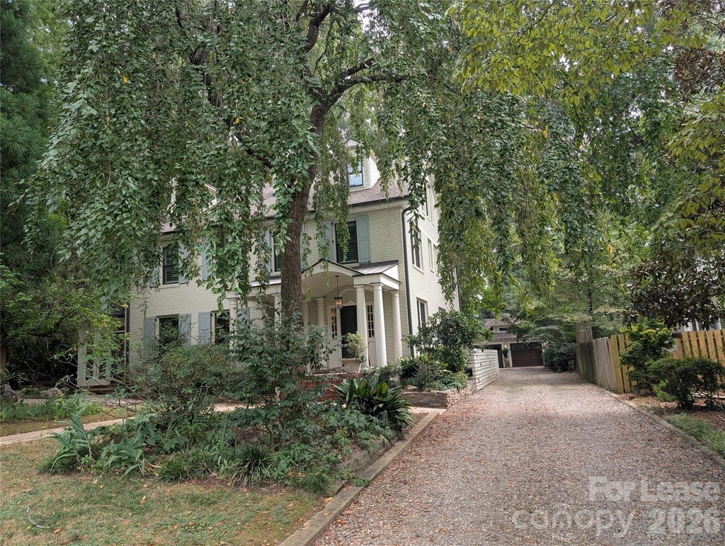923 Henley Place - Photo 0
