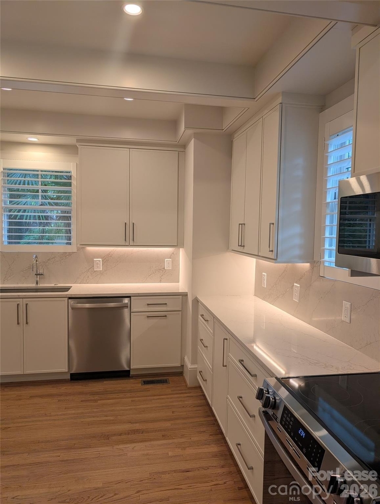 923 Henley Place - Photo 5