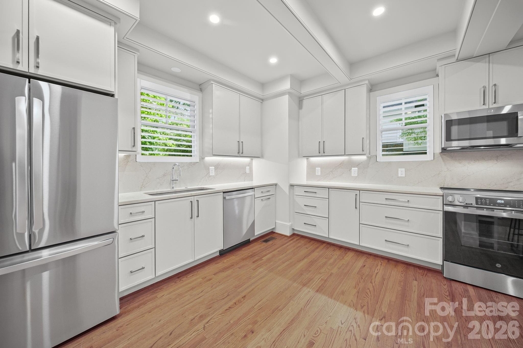 923 Henley Place - Photo 13