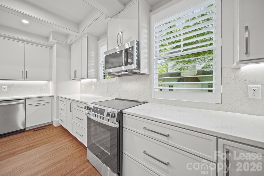 923 Henley Place - Photo 14