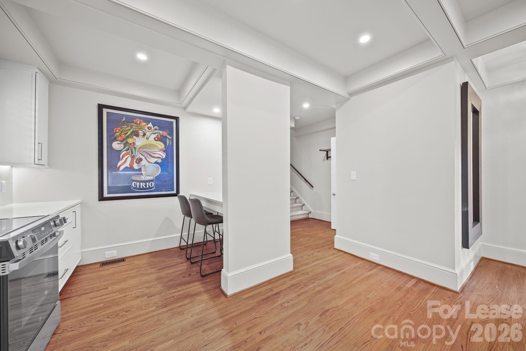 923 Henley Place - Photo 17