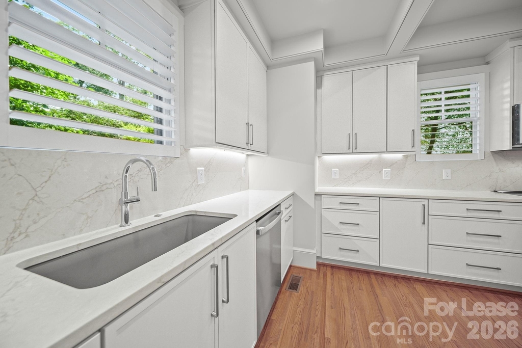 923 Henley Place - Photo 15