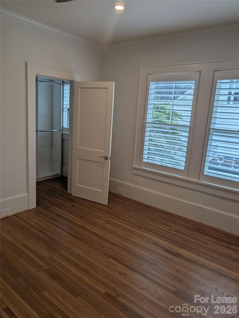 923 Henley Place - Photo 15