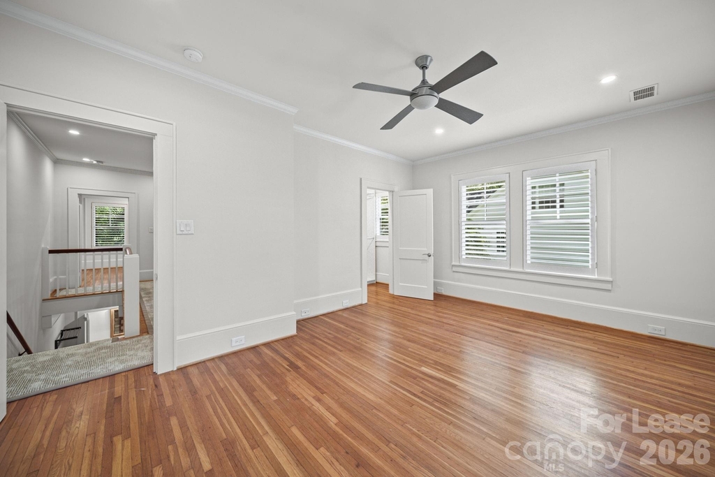 923 Henley Place - Photo 34