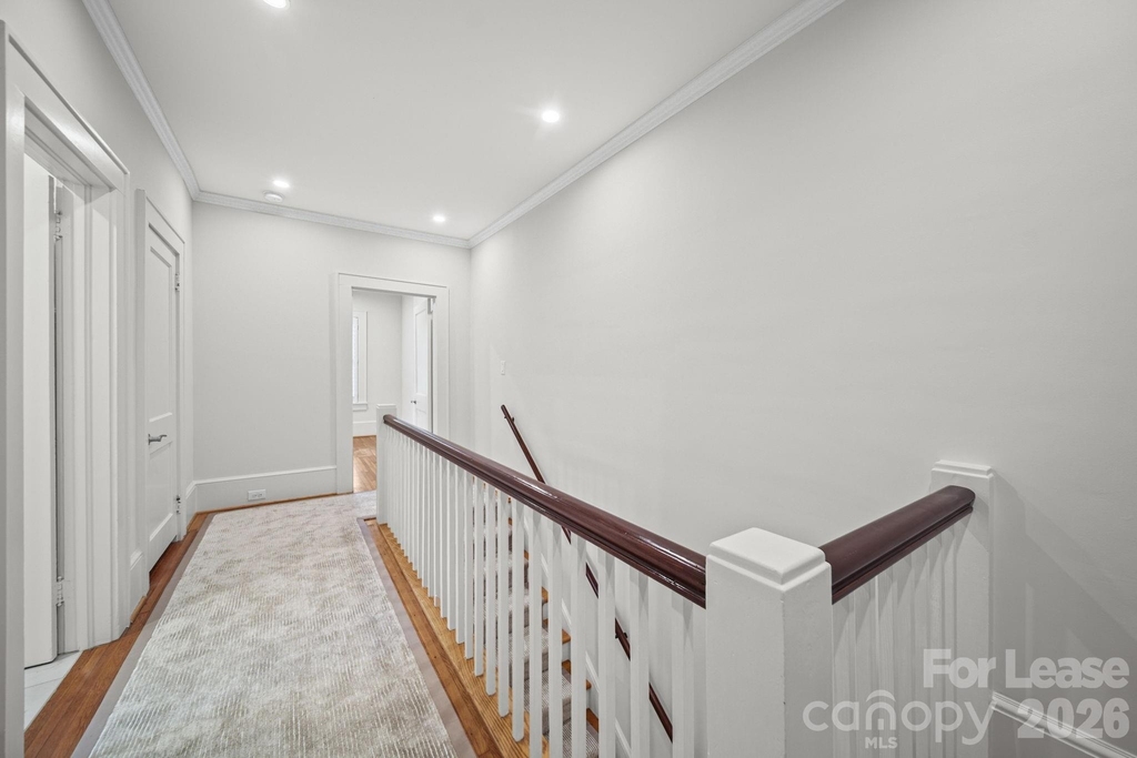 923 Henley Place - Photo 24