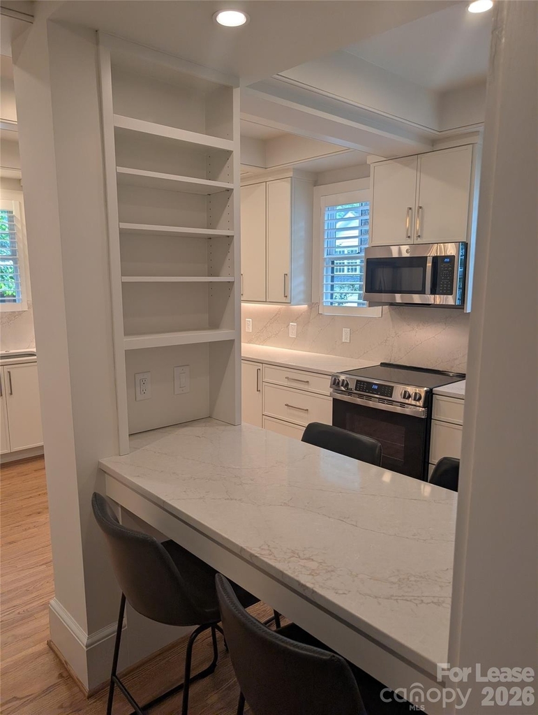 923 Henley Place - Photo 8