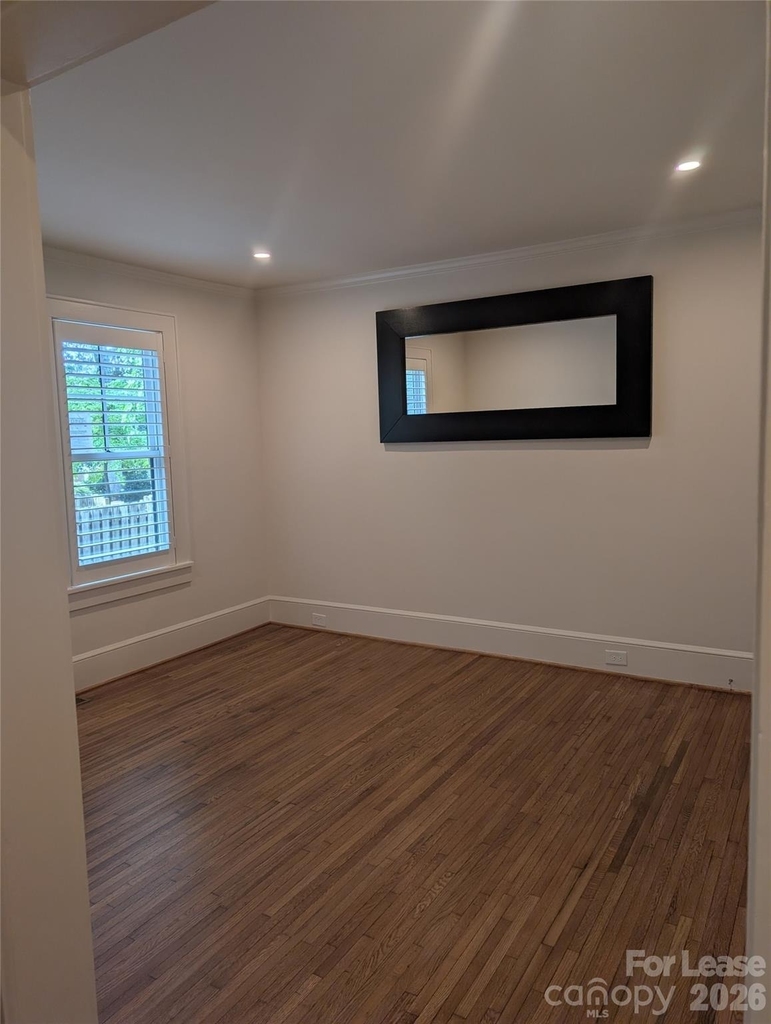 923 Henley Place - Photo 10