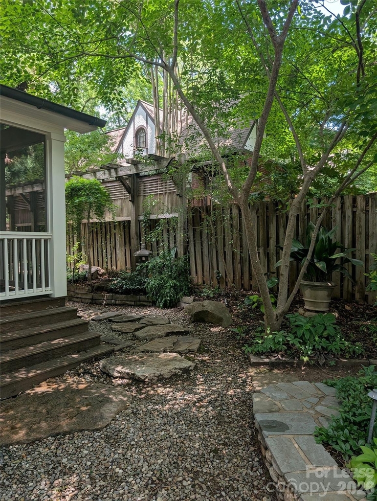 923 Henley Place - Photo 23