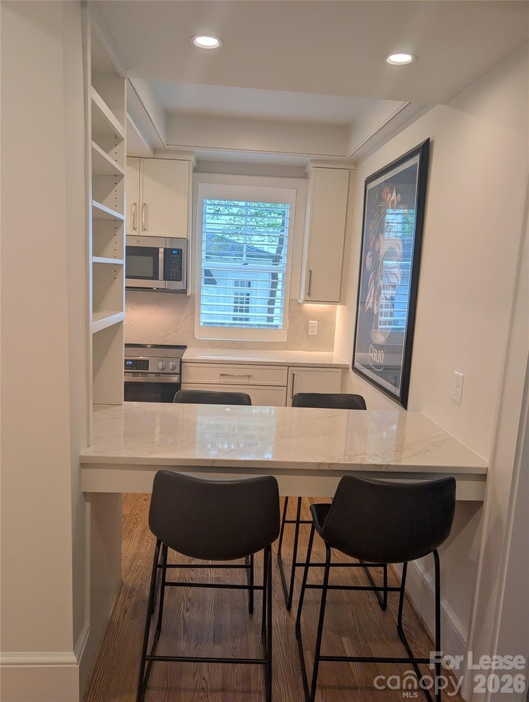 923 Henley Place - Photo 7