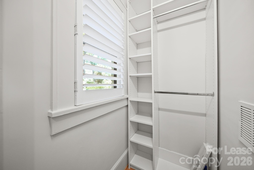 923 Henley Place - Photo 28