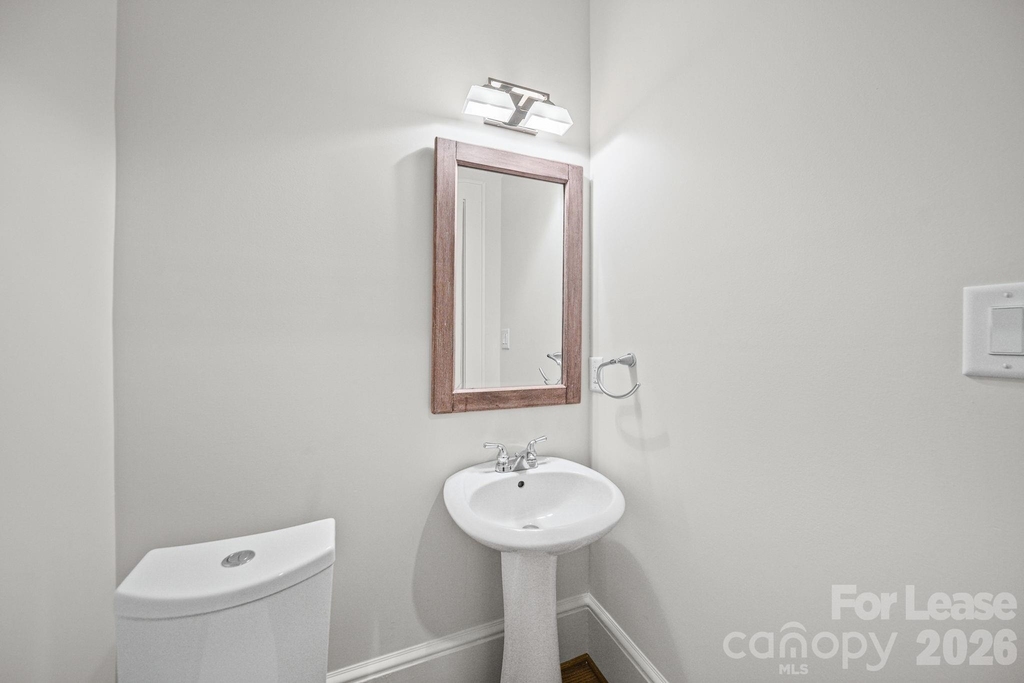 923 Henley Place - Photo 18
