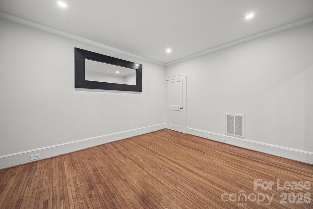 923 Henley Place - Photo 21