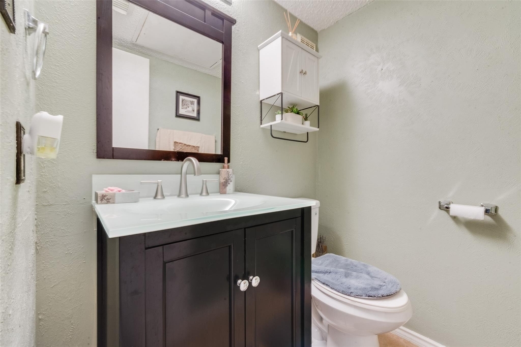 527 Towne House Lane - Photo 17
