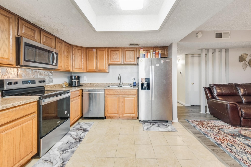 527 Towne House Lane - Photo 8