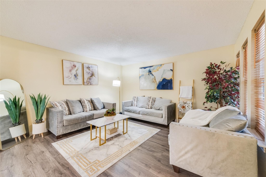 527 Towne House Lane - Photo 1