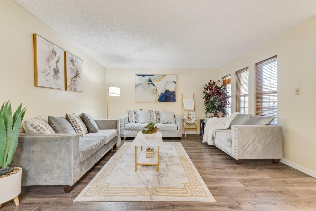 527 Towne House Lane - Photo 2