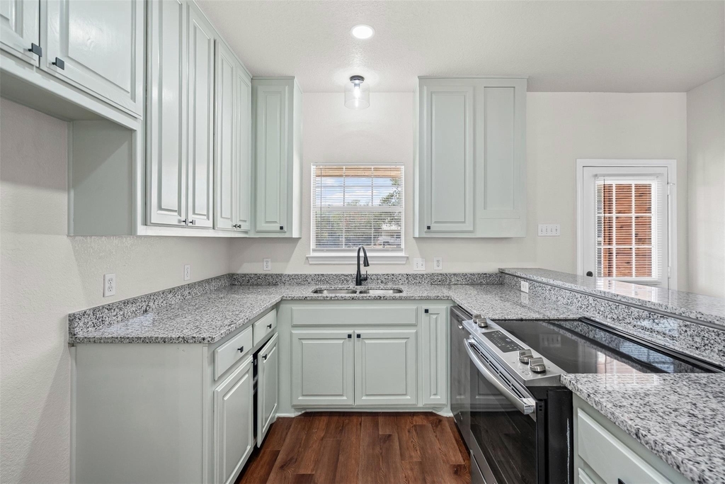 904 E 3rd B Street - Photo 10