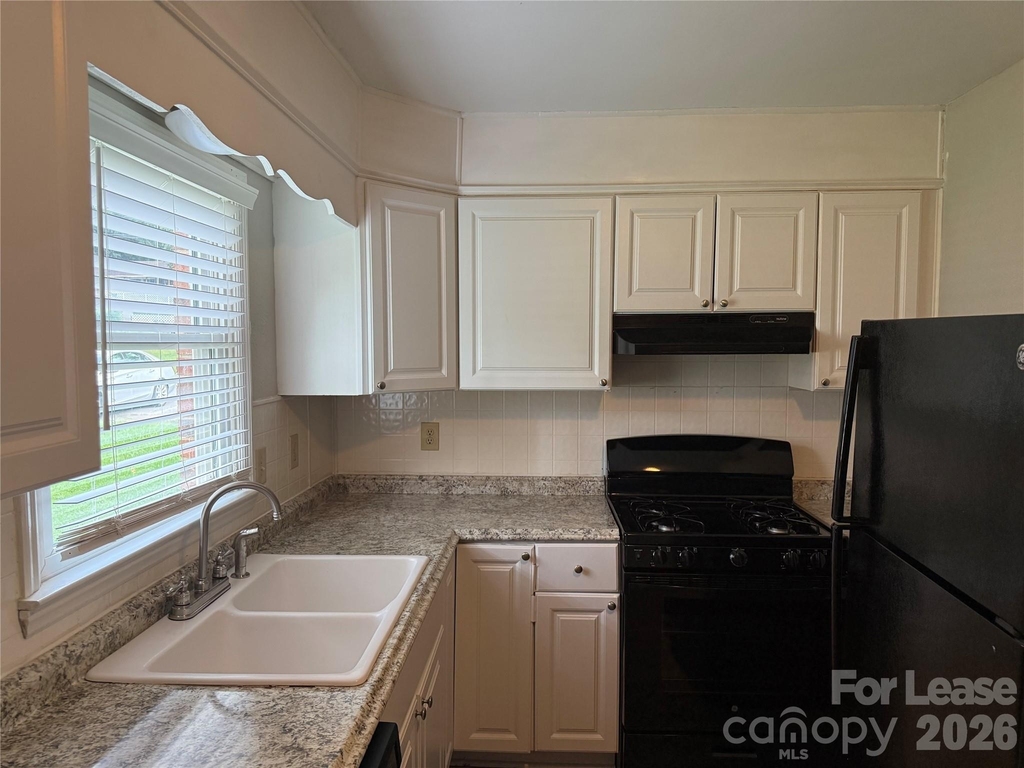 900 Junius Street - Photo 0