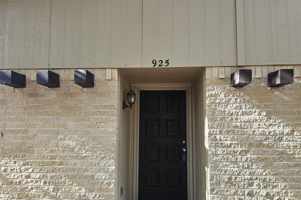 925 Whitehall Drive - Photo 1