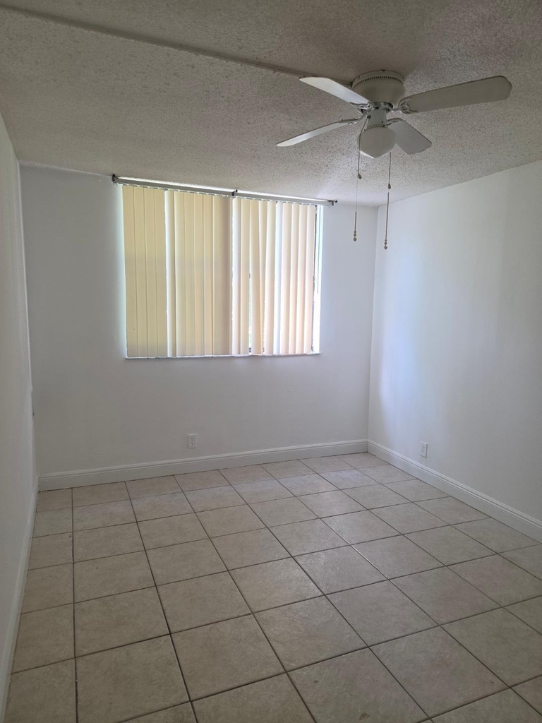 2401 Riverside Drive - Photo 5