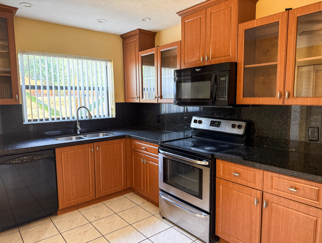 4567 Nw 90th Avenue - Photo 3