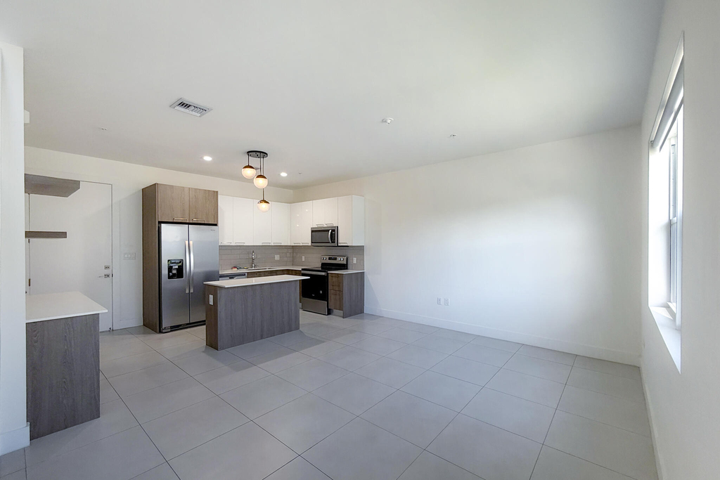 405 Ne 35th Court - Photo 3
