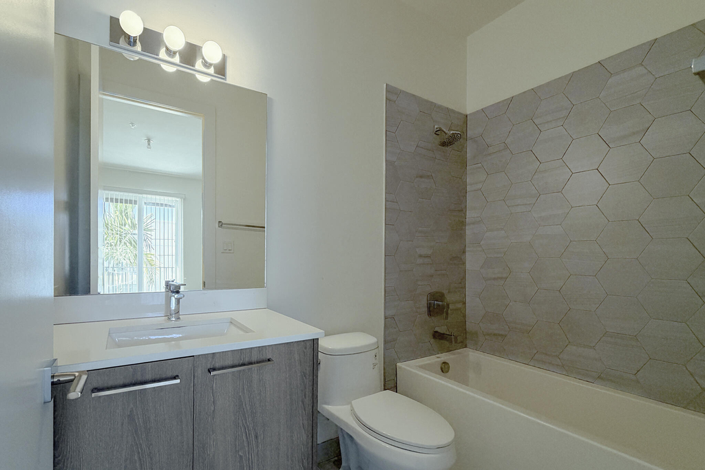 405 Ne 35th Court - Photo 18