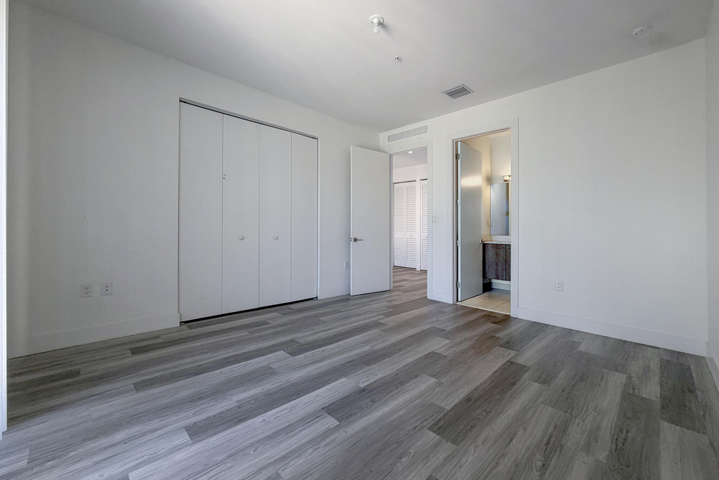 405 Ne 35th Court - Photo 16