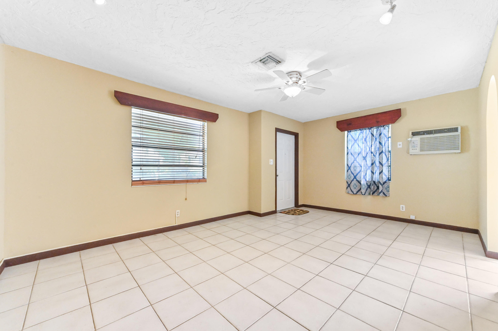 811 32nd Street - Photo 7