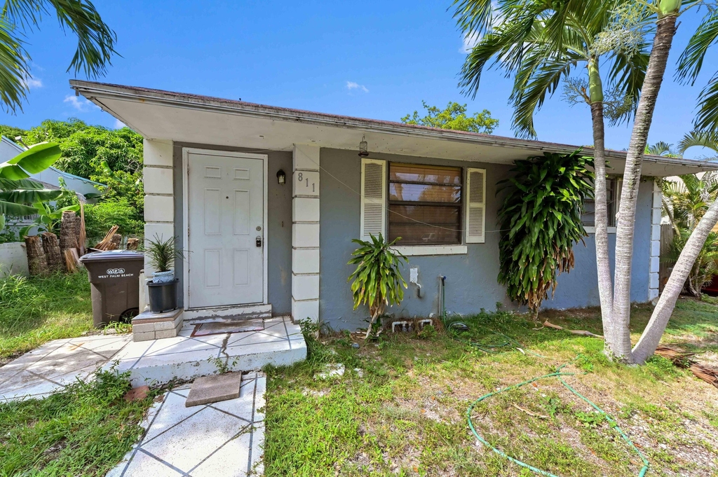 811 32nd Street - Photo 2