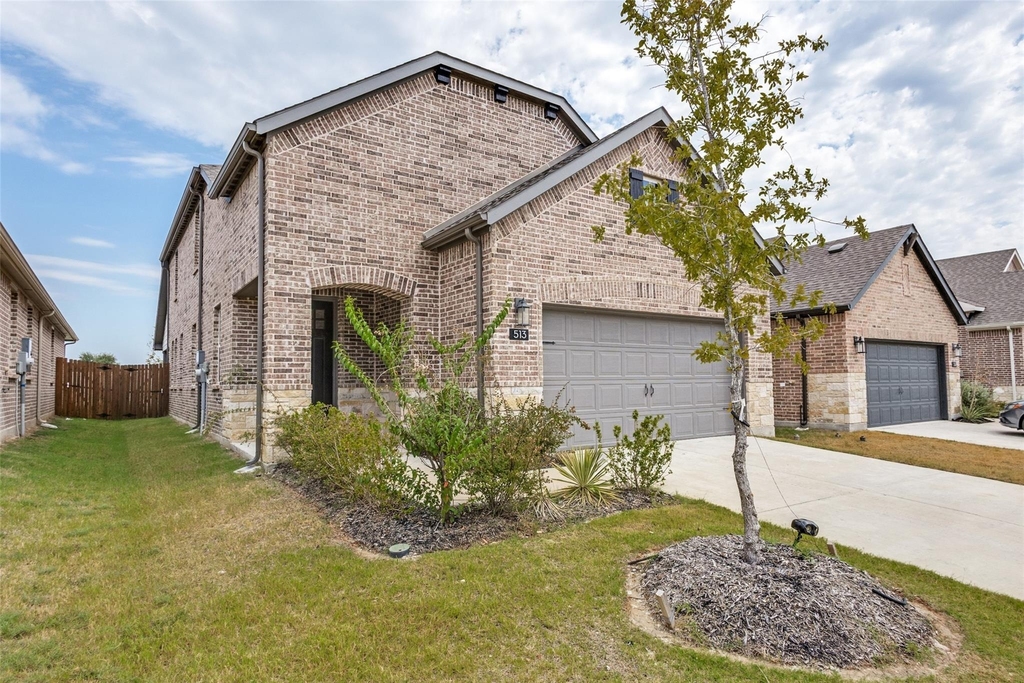513 Waterhouse Lake Drive - Photo 0