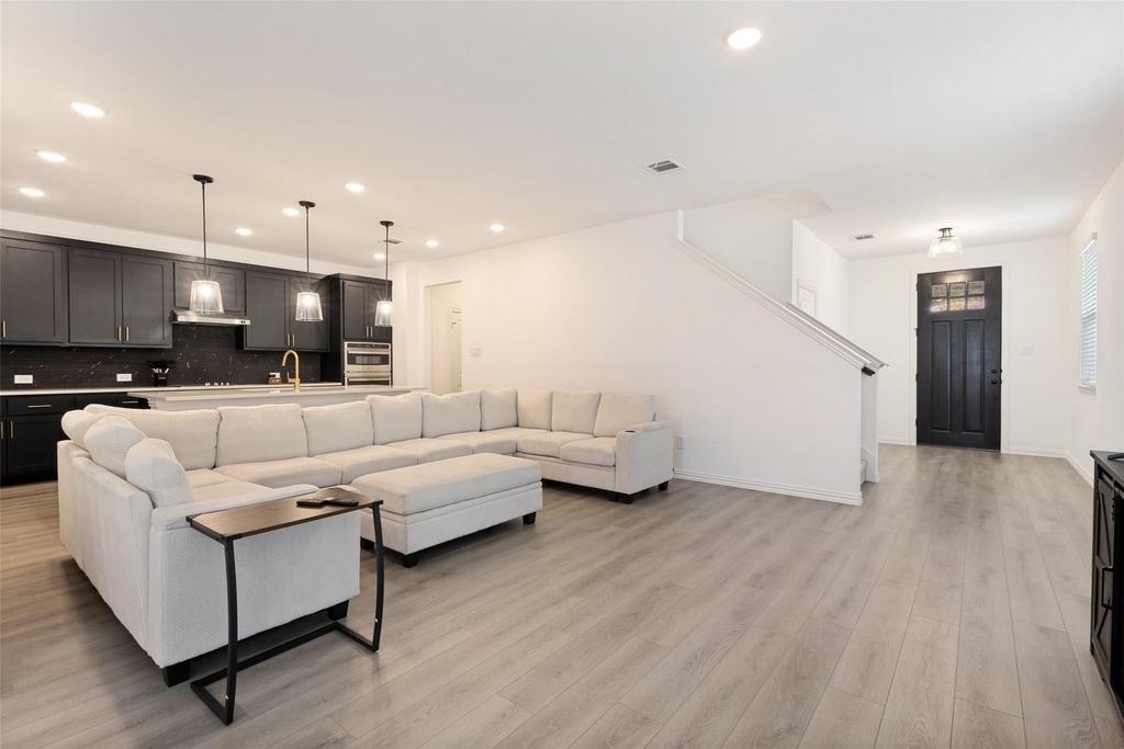 513 Waterhouse Lake Drive - Photo 3