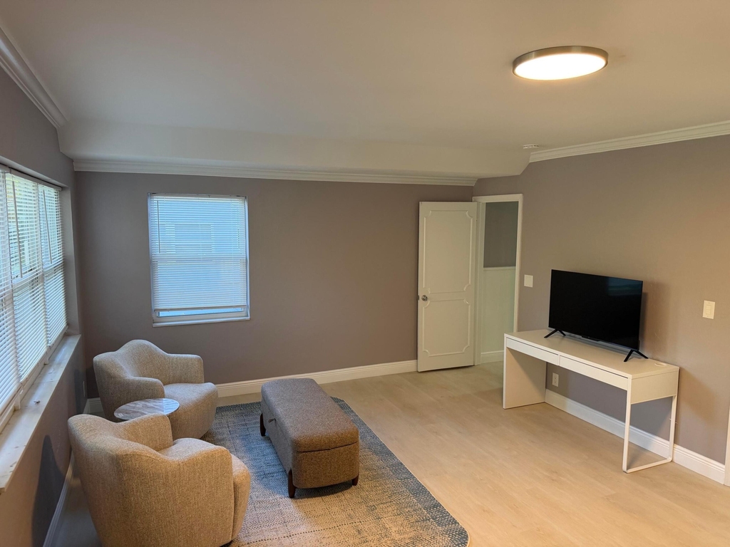 220 Washingtonia Avenue - Photo 5