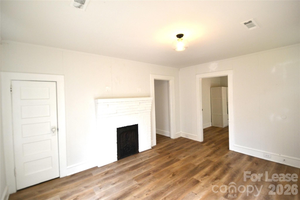 406 W 9th Street - Photo 3