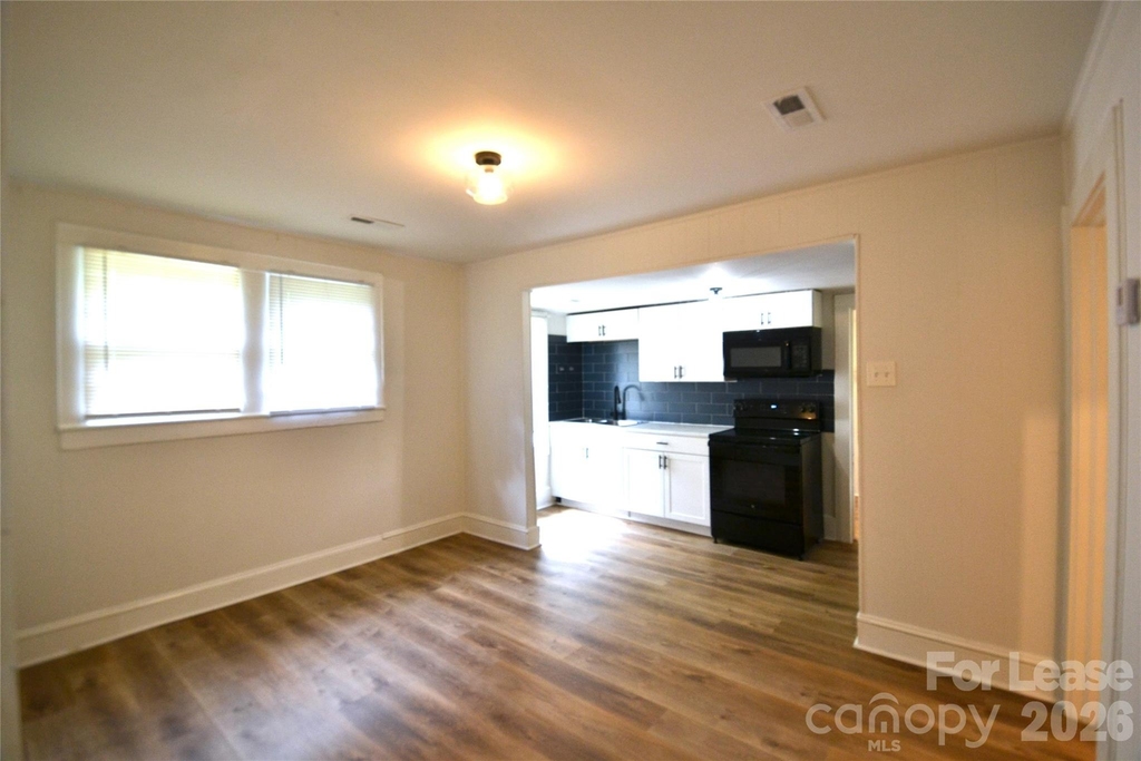 406 W 9th Street - Photo 5