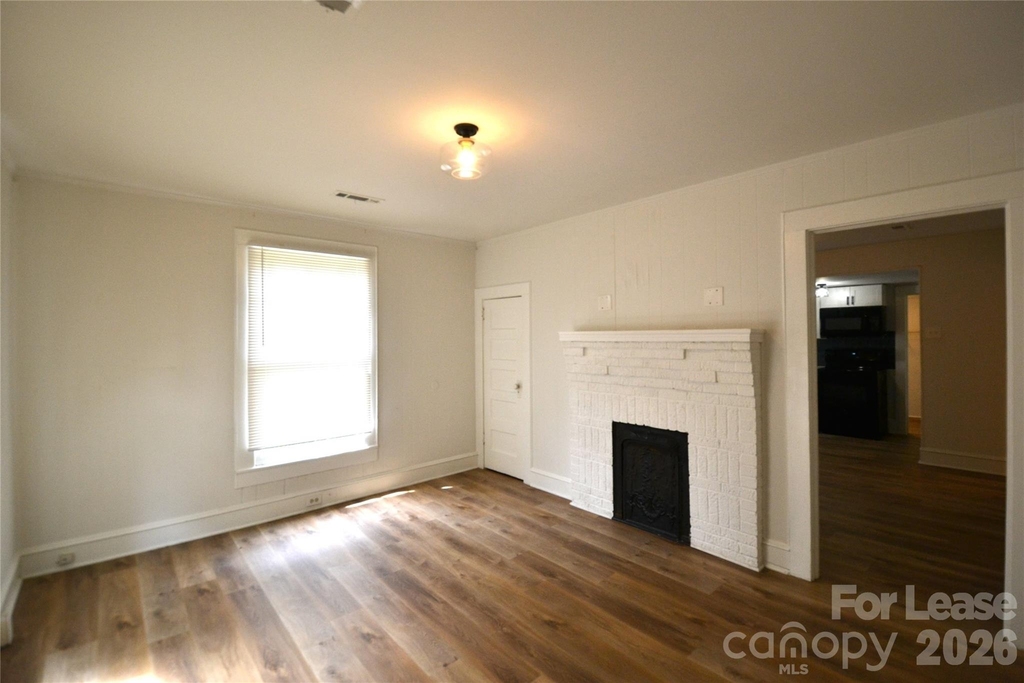 406 W 9th Street - Photo 2