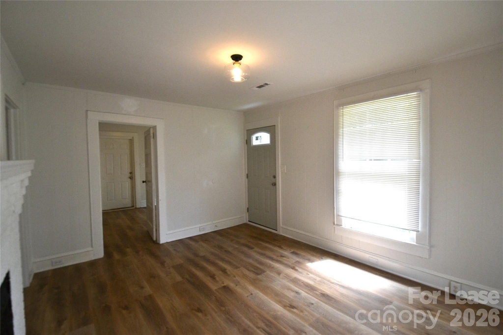 406 W 9th Street - Photo 4