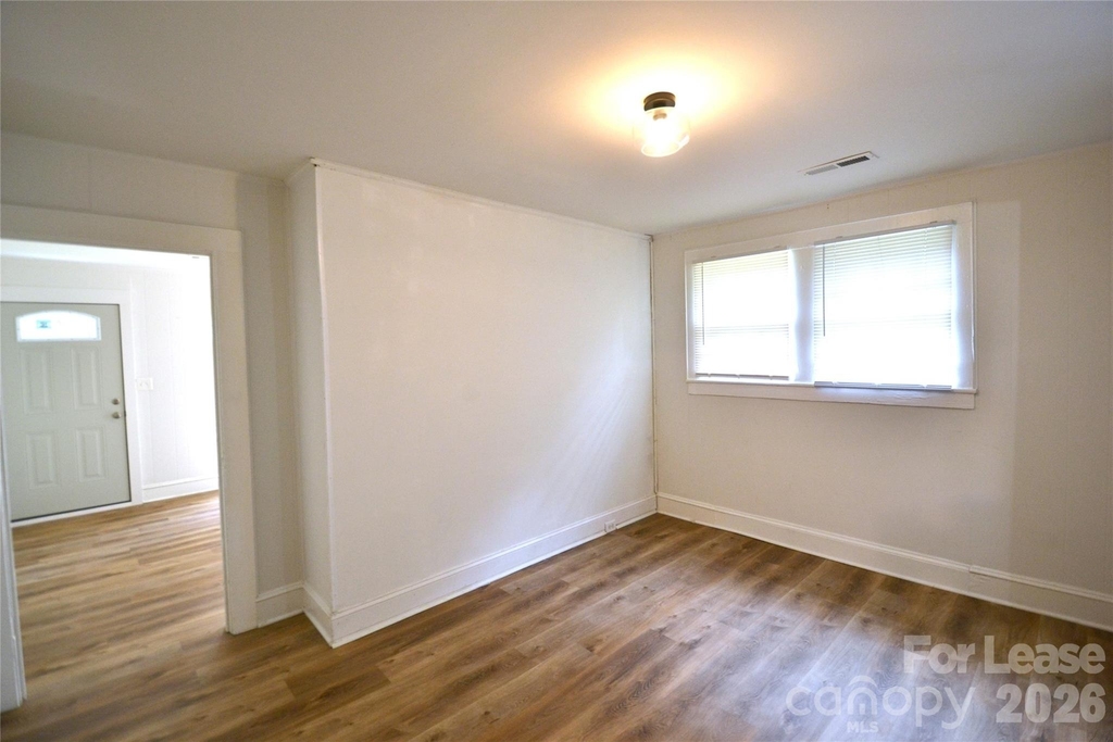 406 W 9th Street - Photo 6