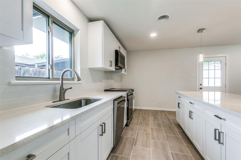 3517 Woodleigh Drive - Photo 11