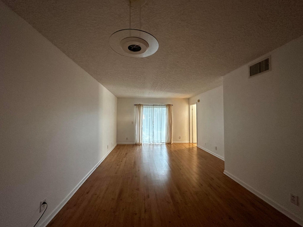 21904 Lake Forest Circle - Photo 2