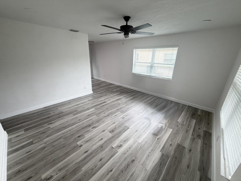 6200 Sw 41st Place - Photo 1