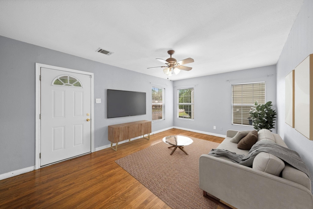 3324 W Clarendon Drive - Photo 2