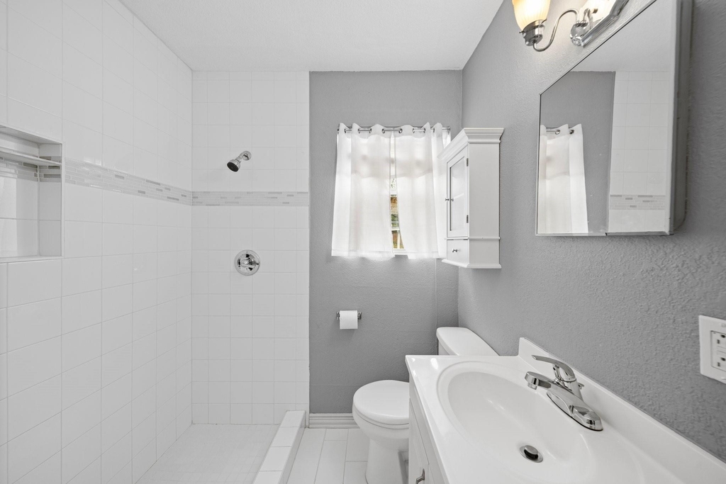 3324 W Clarendon Drive - Photo 4