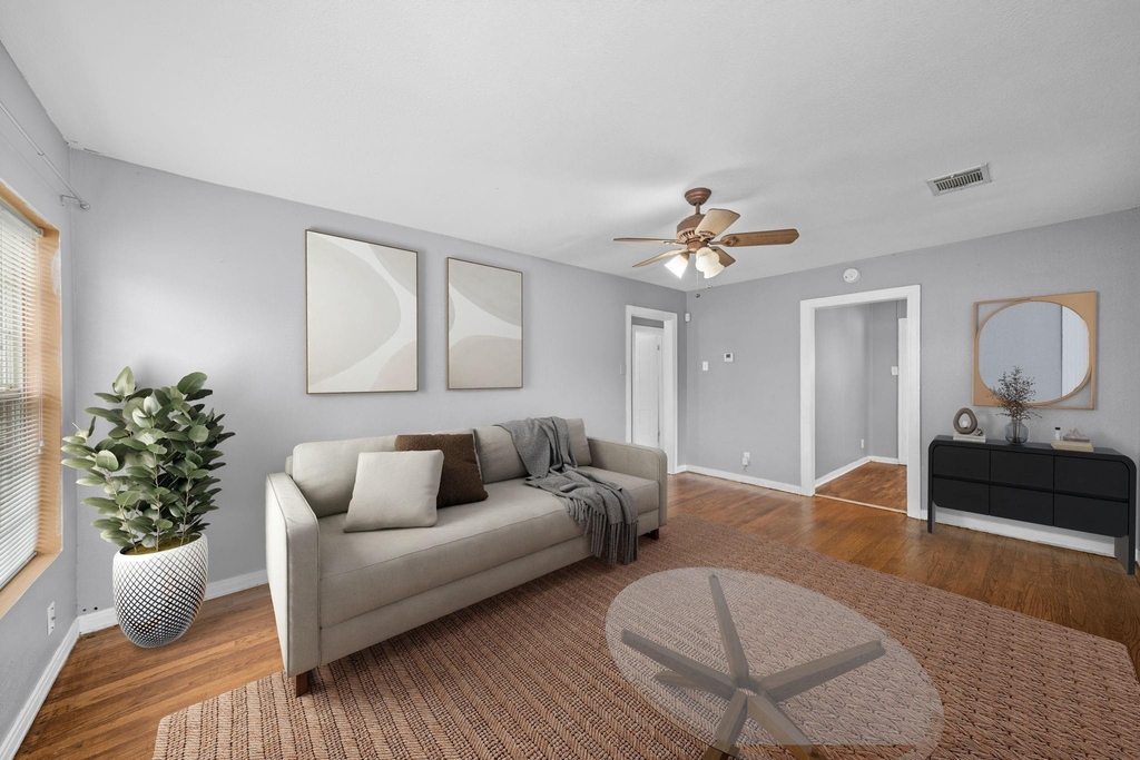 3324 W Clarendon Drive - Photo 1